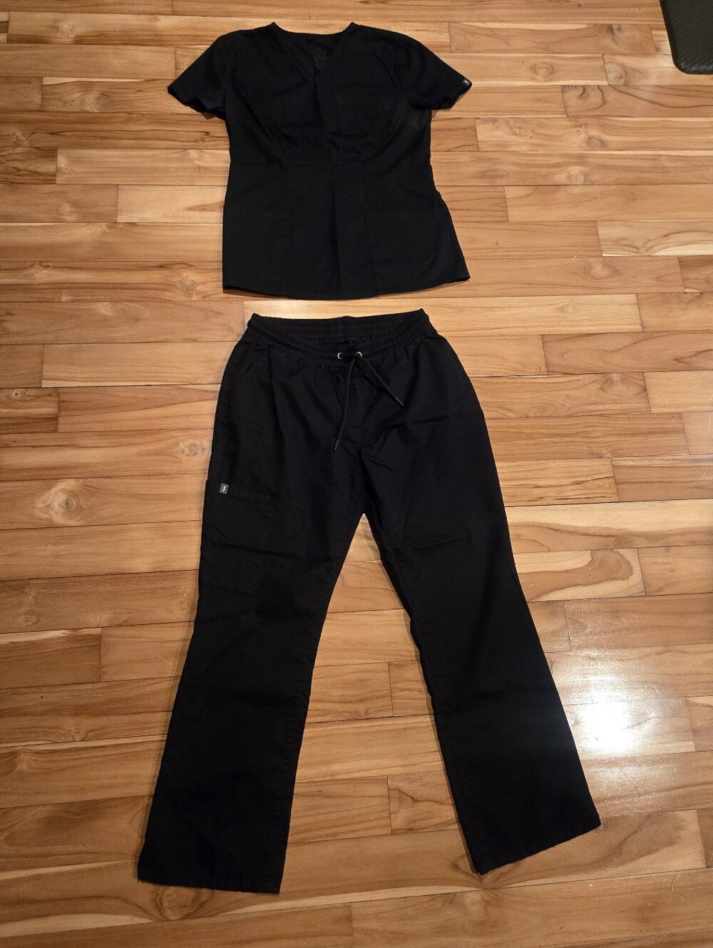 Jaanuu Scrub Set